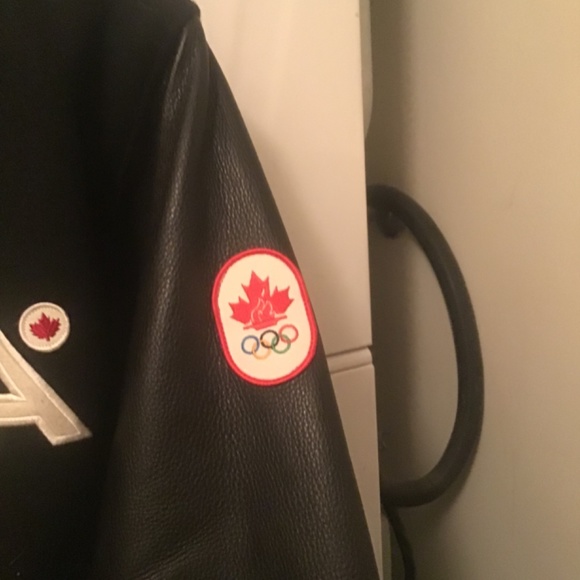 Rare Hudson Bay 2010 Vancouver olympics Jacket - Picture 3 of 6